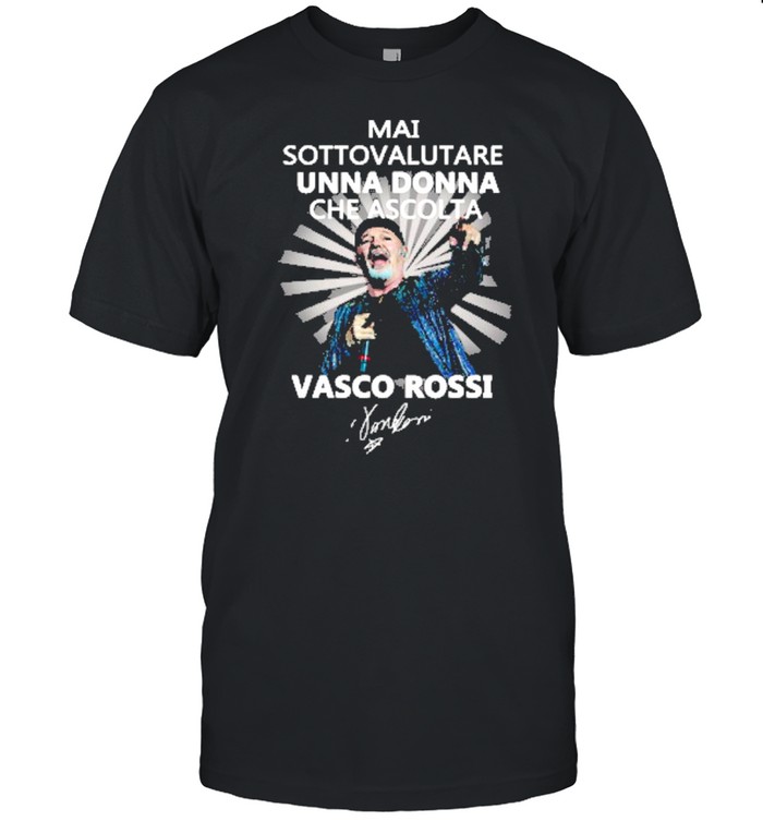 Mai sottovalutare una donna che ascolta vasco rossi shirt Classic Mens T-shirt