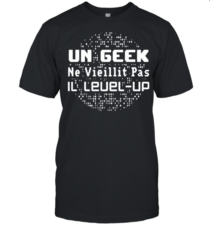 Un Geek Ne Vieillit Pas Il Level Up T-shirt