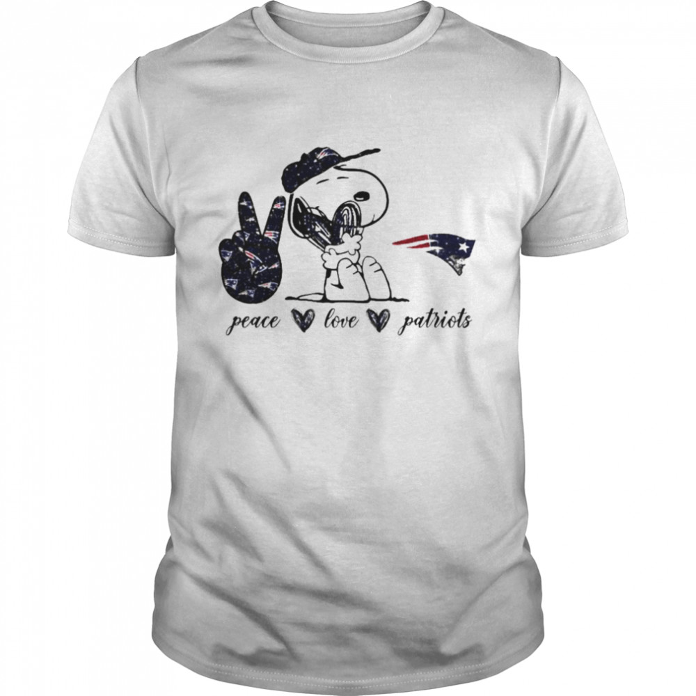 Snoopy peace love New England Patriots shirt