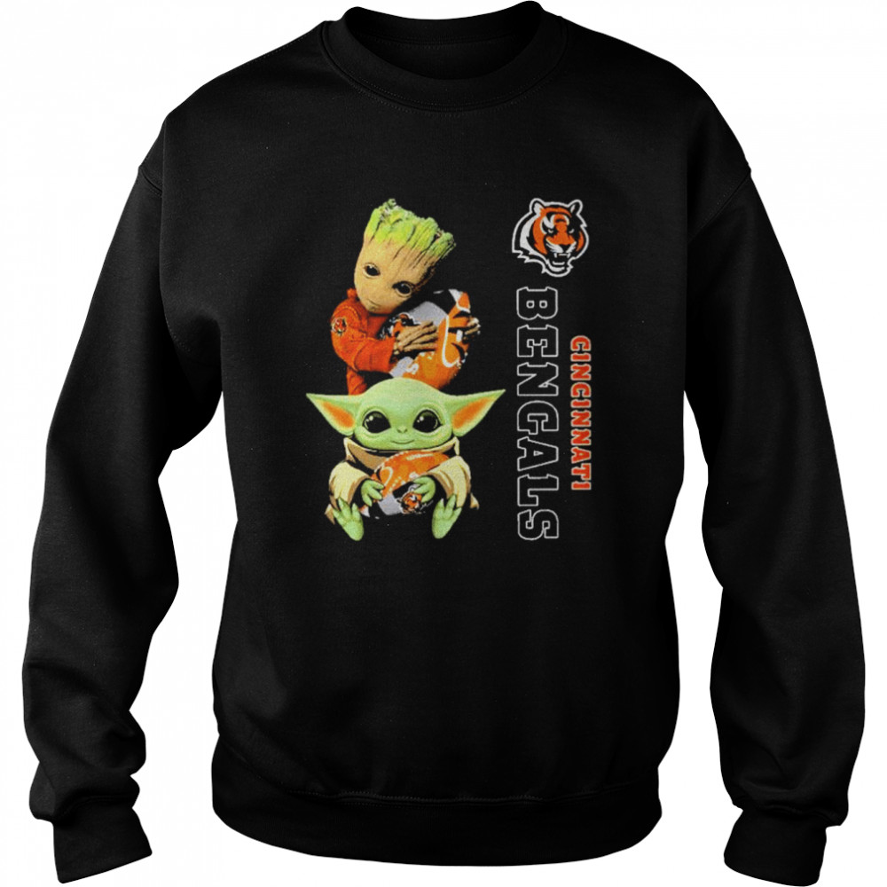 Baby Yoda and Baby Groot hug Cincinnati Bengals shirt Unisex Sweatshirt