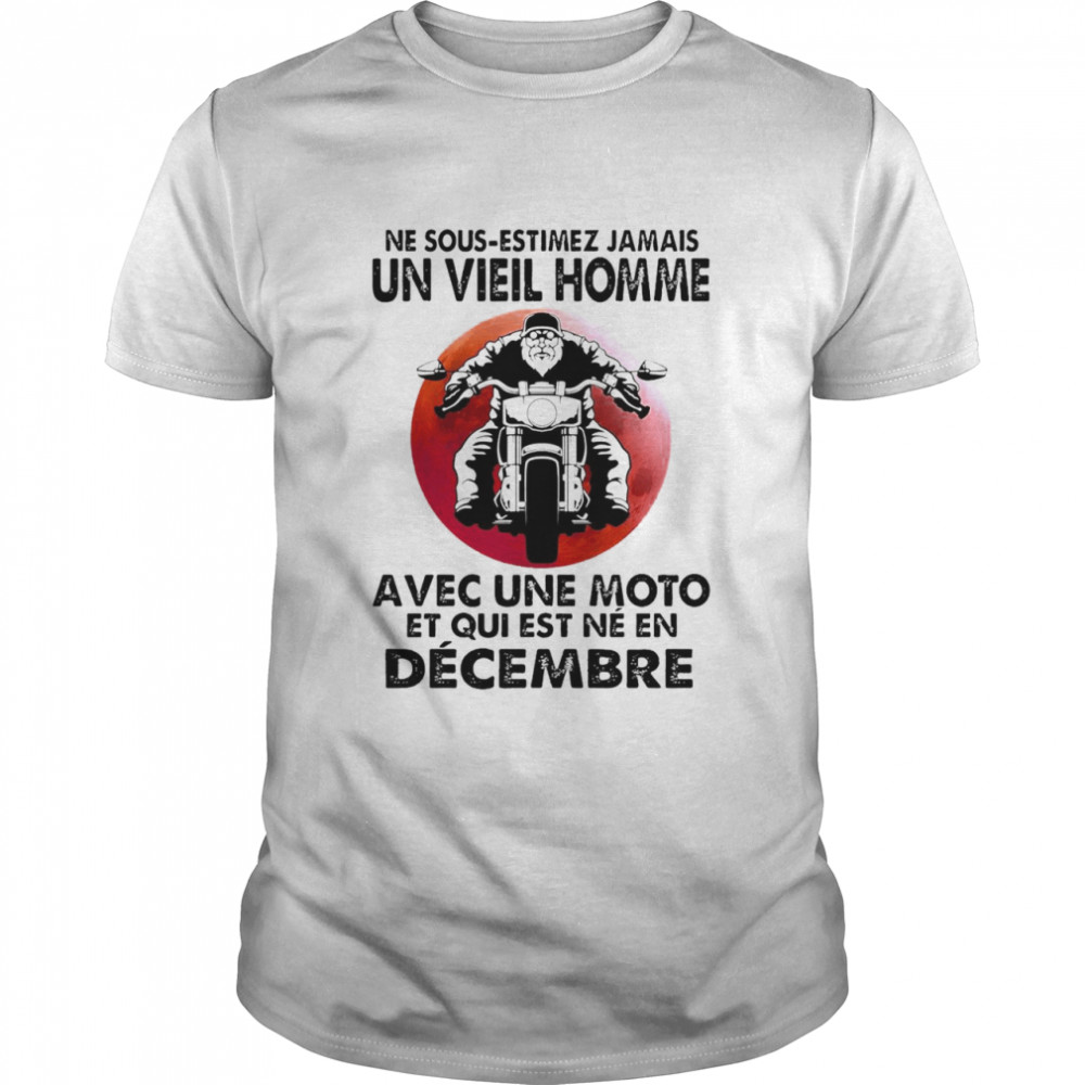 Never Motorcycle Ne Sous Estimez Jamais Un Vieil Homme Avec Une Moto Et Qui Est Ne En Decembre T-shirt