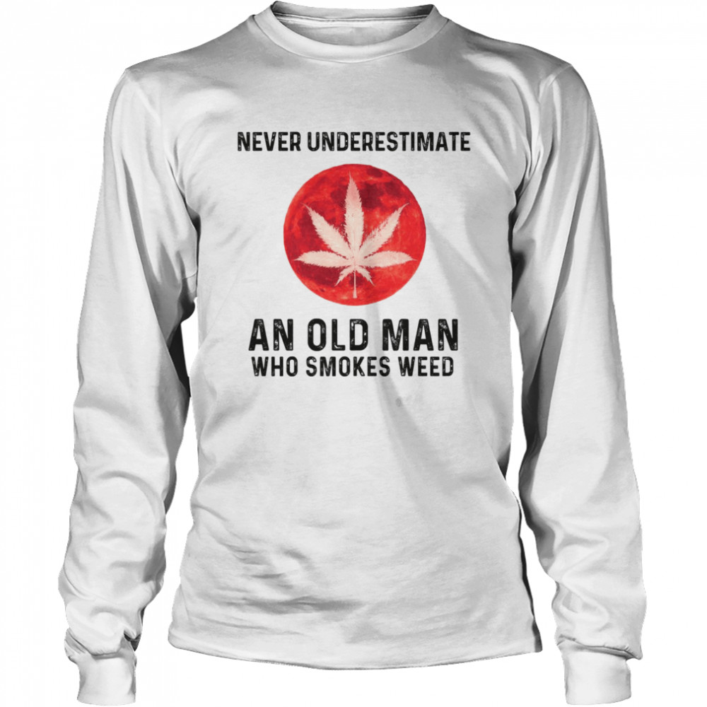 Never underestimate and old man who smokes weed shirt Long Sleeved T-shirt