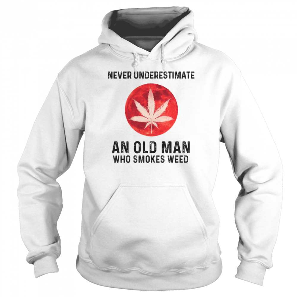 Never underestimate and old man who smokes weed shirt Unisex Hoodie
