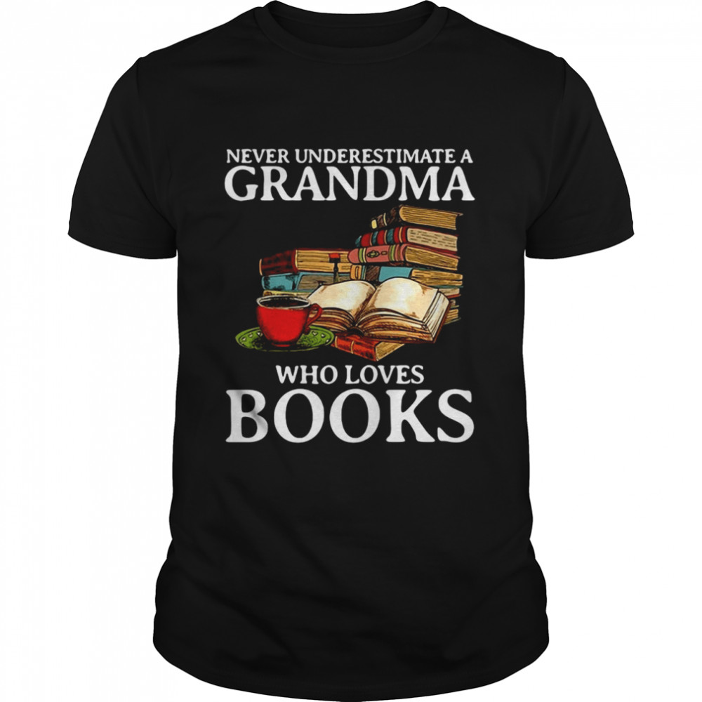 Never Underestimate A Grandma Who Loves Books T-shirt