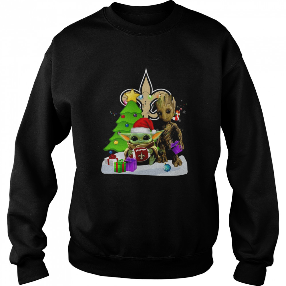 santa Bigfoot and Baby Yoda hug New Orleans Saints Snow Christmas Tree shirt Unisex Sweatshirt