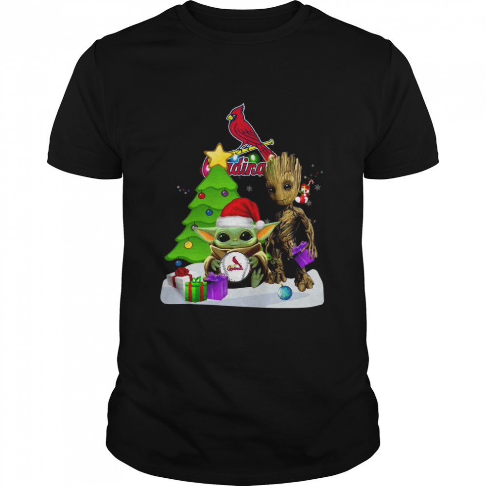 santa Bigfoot and Baby Yoda hug St.Louis Cardinals Snow Christmas Tree shirt