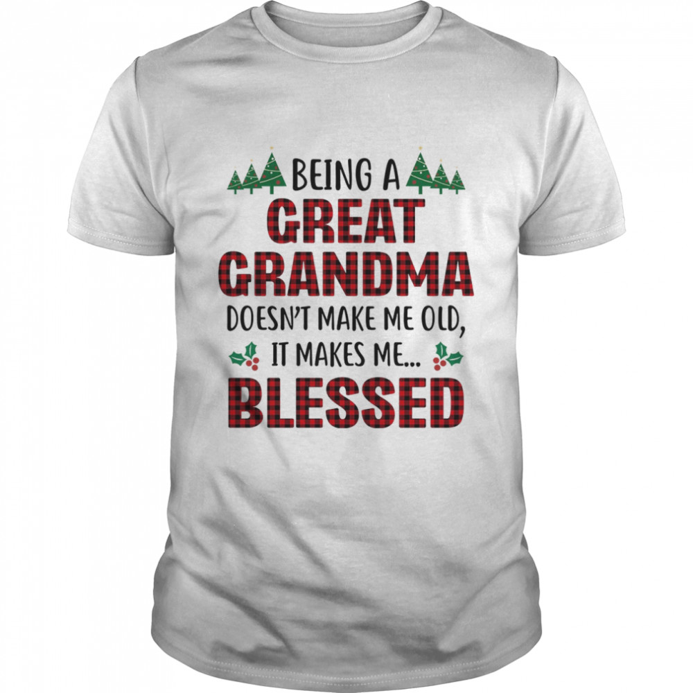 Being a great grandma doesn’t make me old it takes me blessed shirt Classic Men's T-shirt