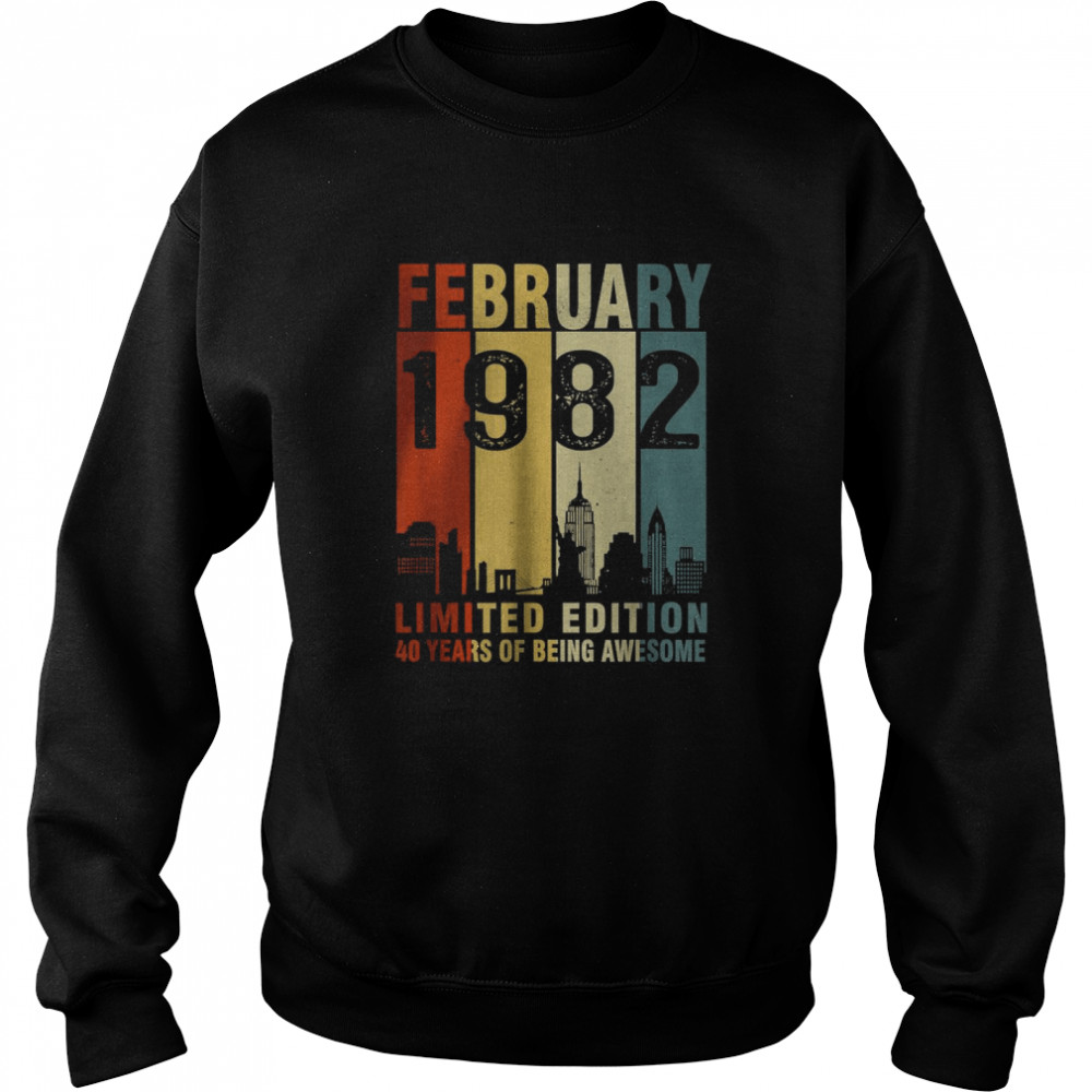 February 1982 Limited Edition 40 Years Of Being Awesome T- Unisex Sweatshirt