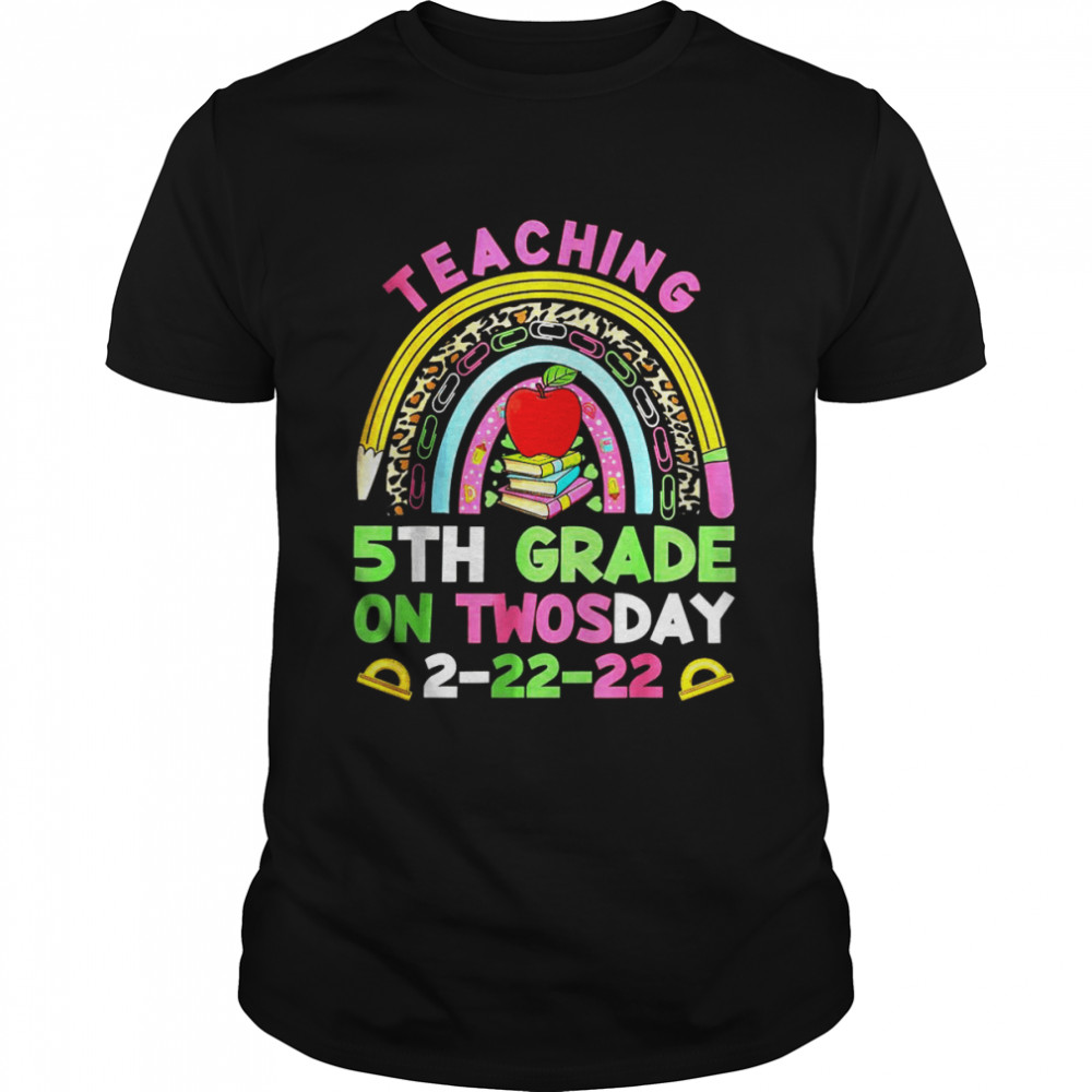 Teaching 5th Grade Grade On Twosday 2-22-22 22nd Teachers T-Shirt