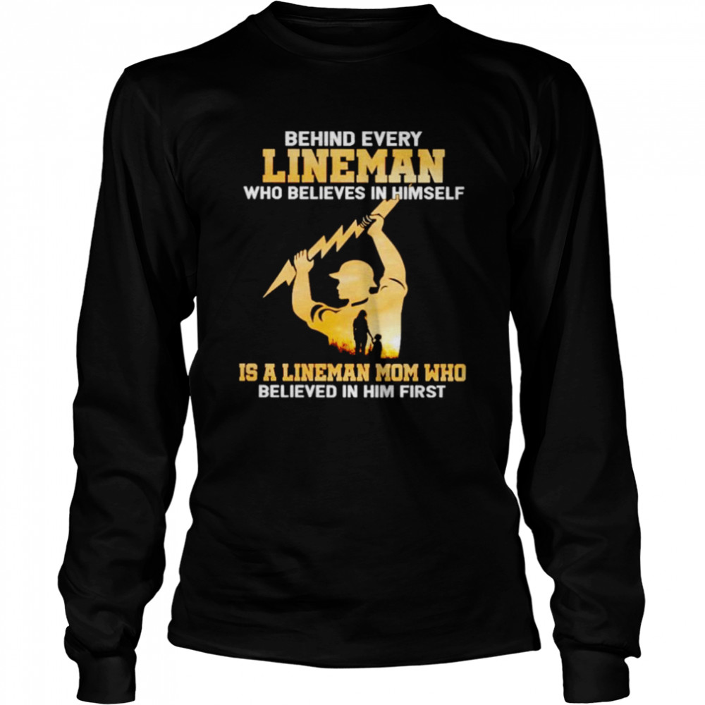 Behind every lineman who believes in himself is a lineman mom shirt Long Sleeved T-shirt