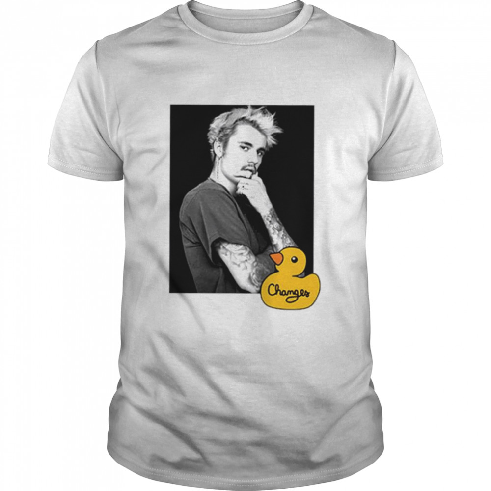 Justin Bieber changes duck shirt