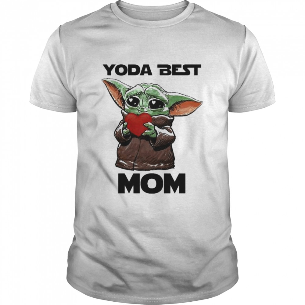 Baby Yoda hug heart best mom shirt