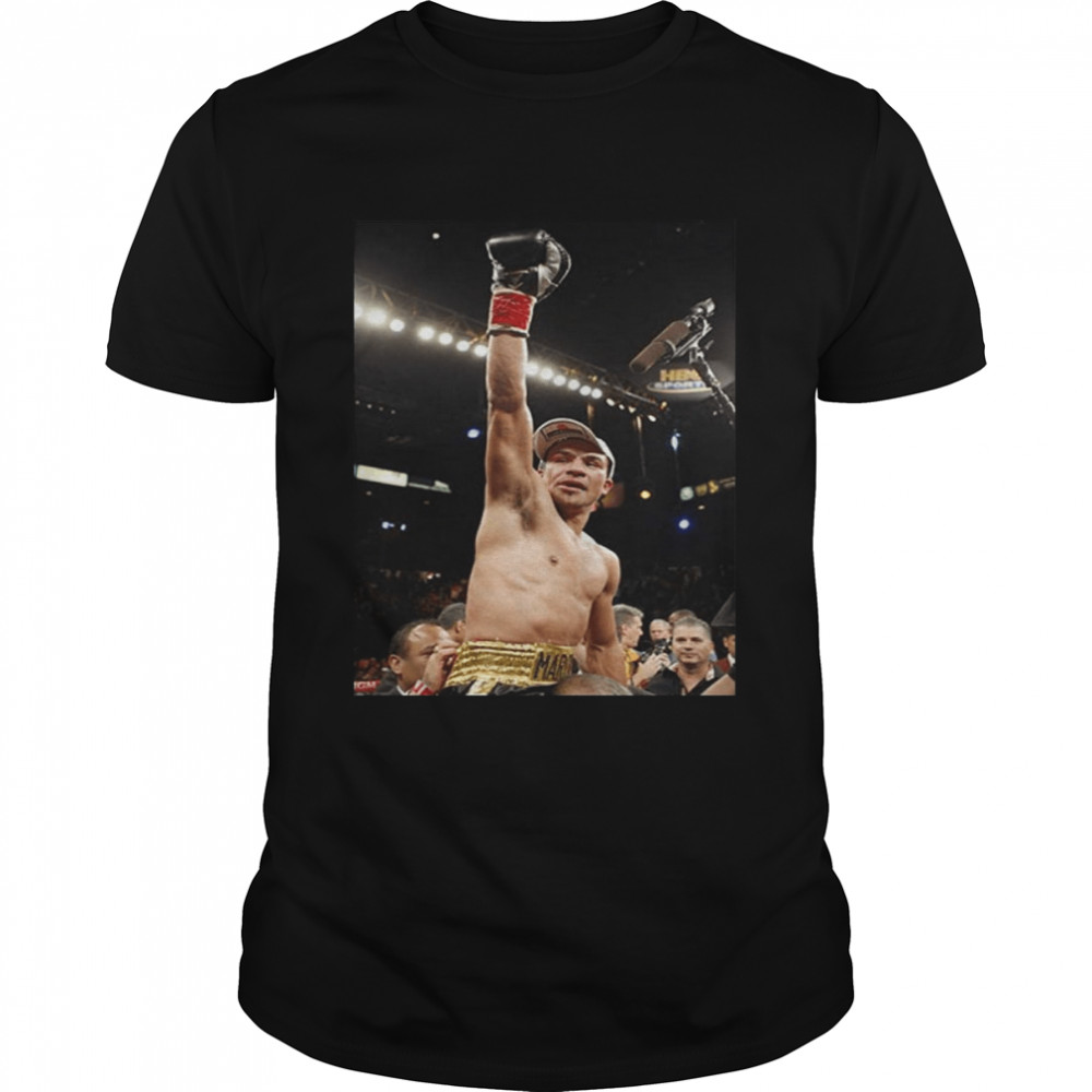 Middle of the Road Juan Manuel Marquez – Men’s Soft & Comfortable T-Shirt