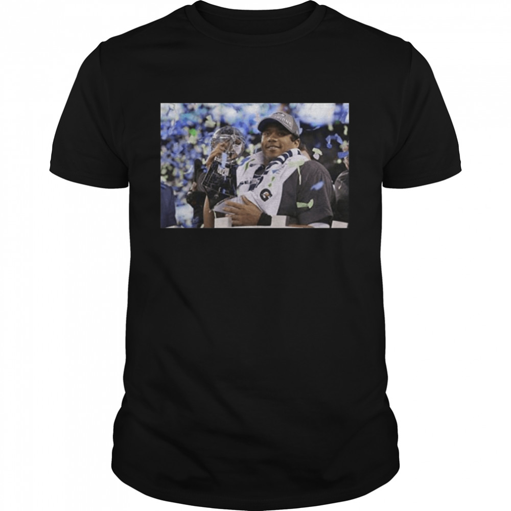 Russell Wilson – Men’s Soft & Comfortable T-Shirt