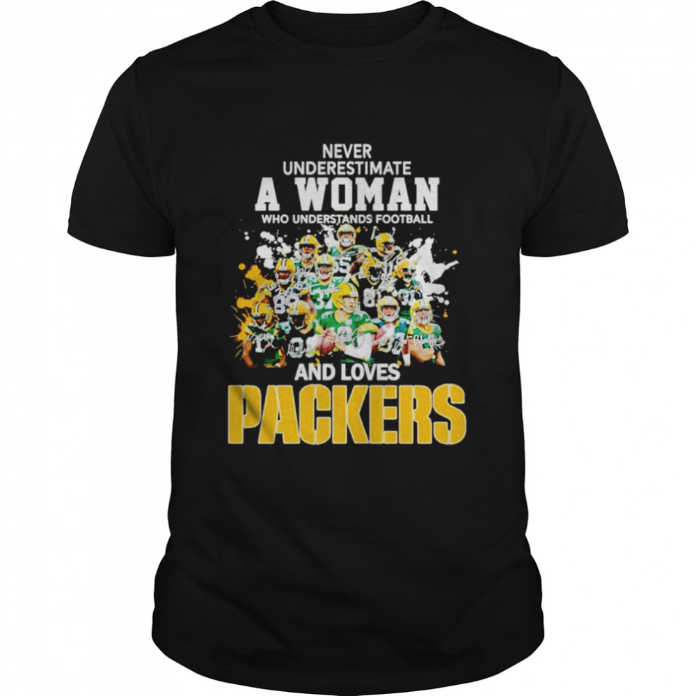 Never underestimate a woman who understands football and loves Packers signatures T-shirt